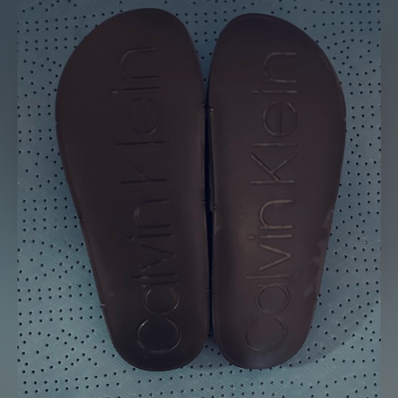 Men like new Calvin Klein sandals size 9 - Picture 2 of 2